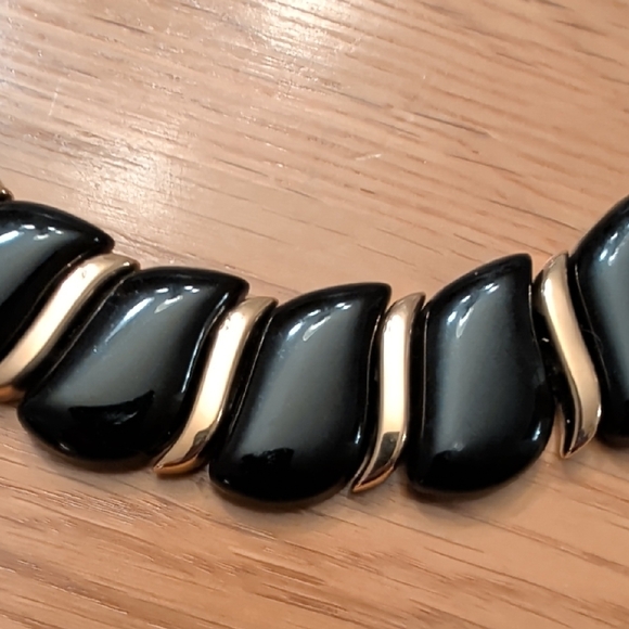 Vintage Black and Gold Necklace - Picture 3 of 4